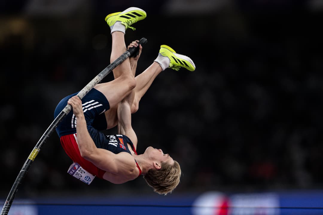 Sondre Guttormsen competing in pole vault